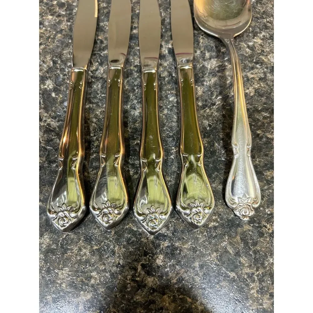 1881 Rogers Oneida LTD True Arbor Rose Set- 4 Dinner Knives 1 Fork Stainless